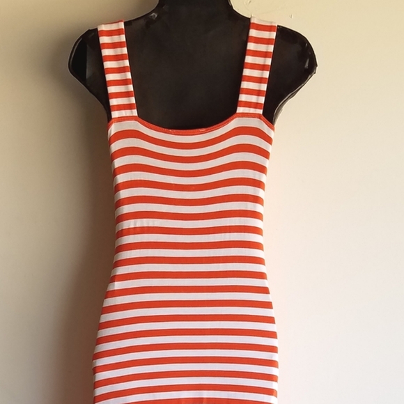 Twist Front V-Neck Maxi Dress - Picture 8 of 8